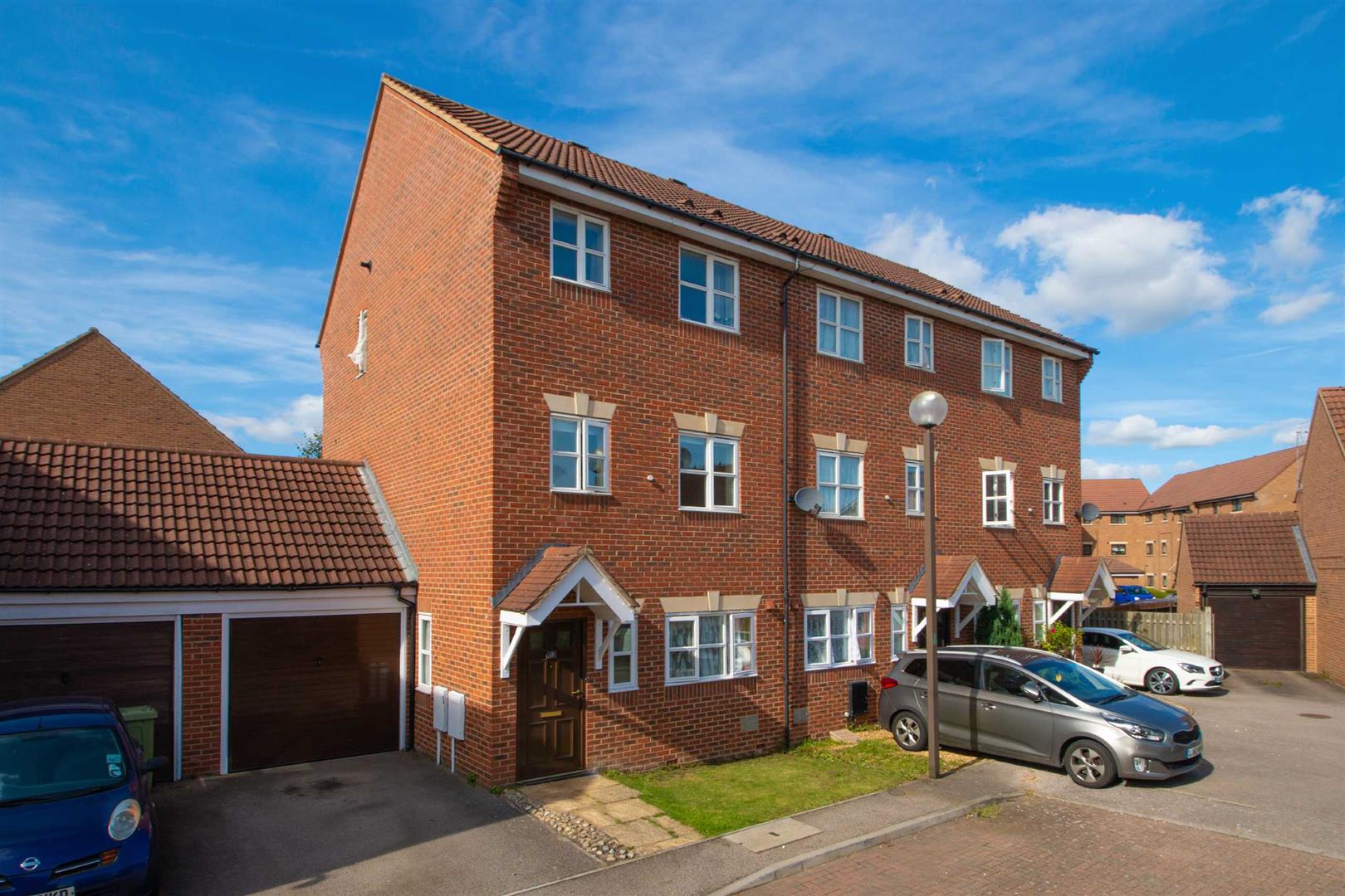4 bed property in Brantwood Close, Milton Keynes